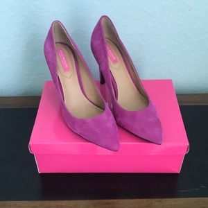 ISAAC MIZRAHI PINK SUEDE HEELS